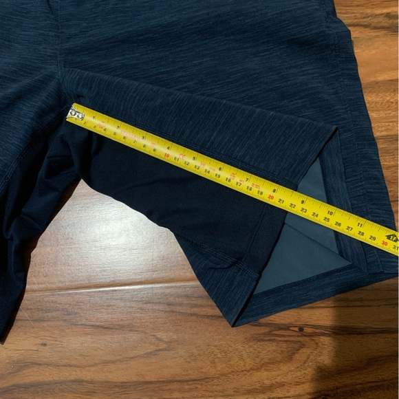 Lululemon T.H.E. Linerless Stripe Core, Blue/Black Short 9” - Men’s SIZE SMALL - Picture 12 of 14